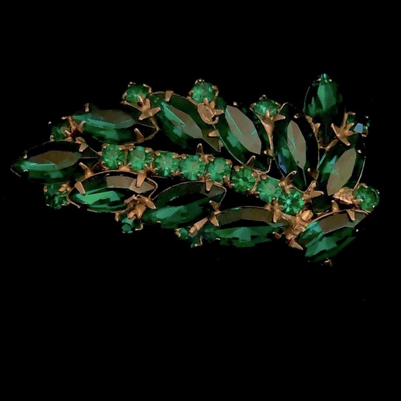 Beautiful Vintage pin for the Christmas Holidays - Picture 5 of 7